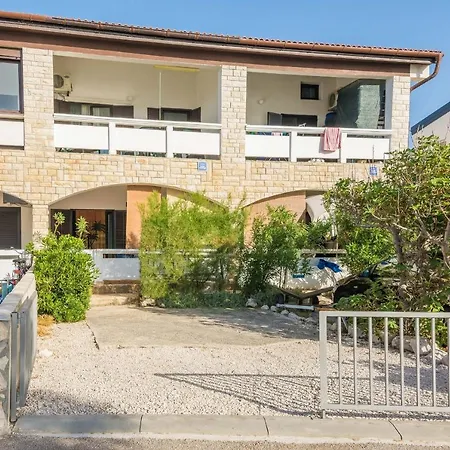 Nada Apartment Vir